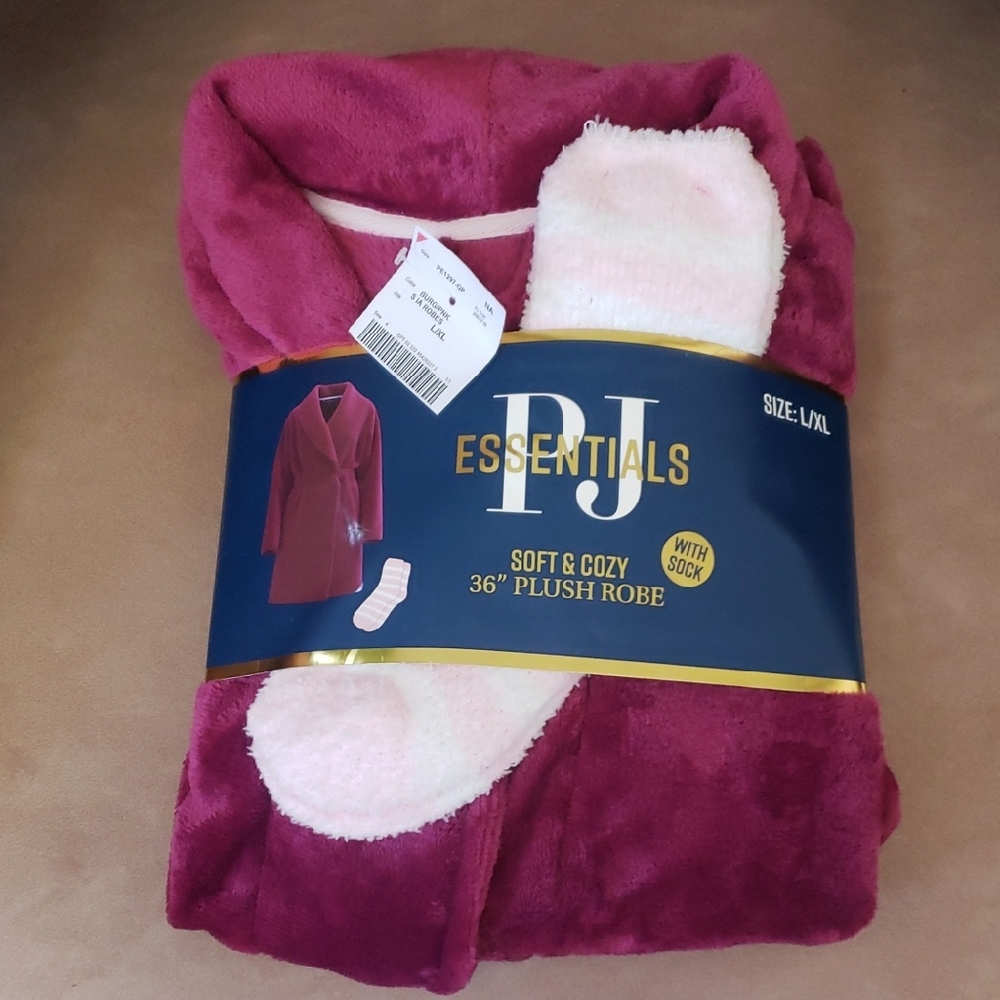 New PJ Essentials 36" Plush, Soft  & Cozy Robe with Socks